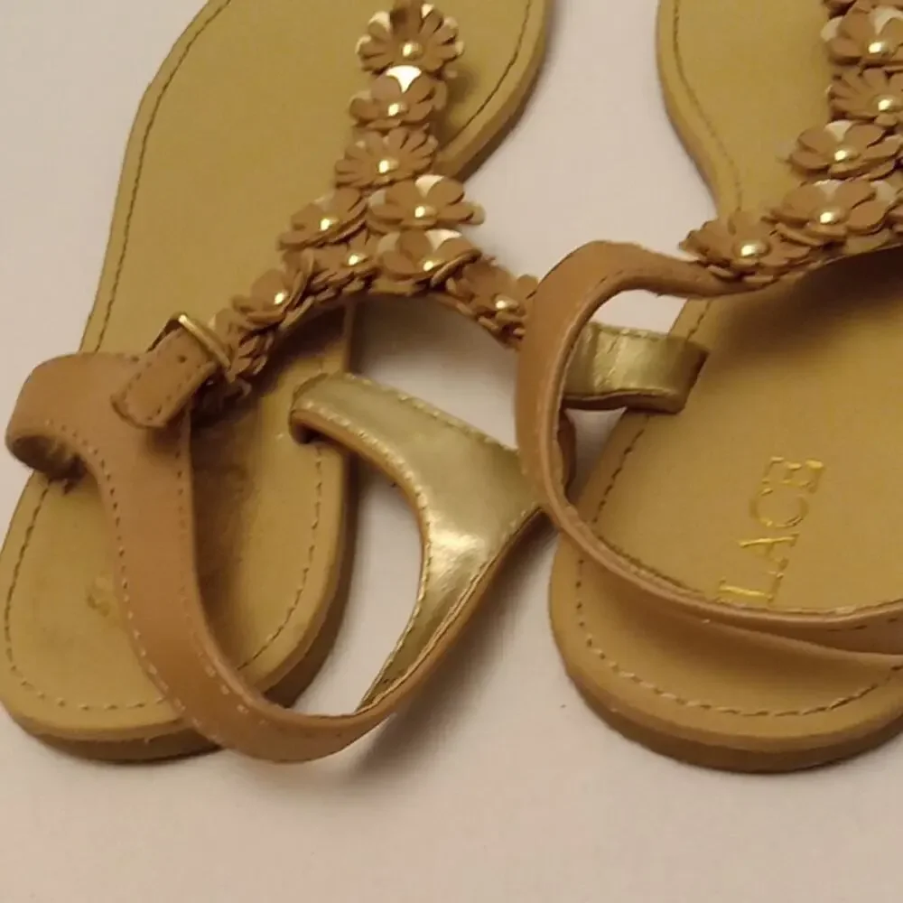 Place Girl's Size 4 Floral Embellished Tan Sandals. Summer, Fun, Casual